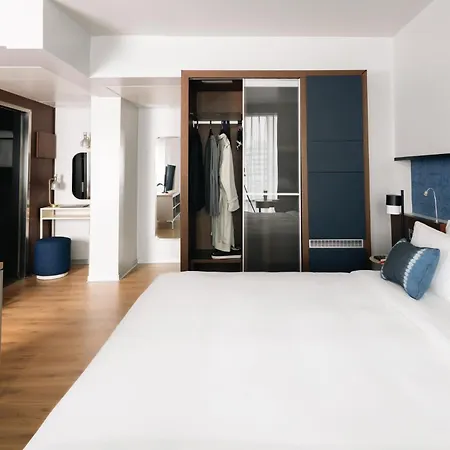 Отель Crowne Plaza - Centre Retiro By Ihg Мадрид