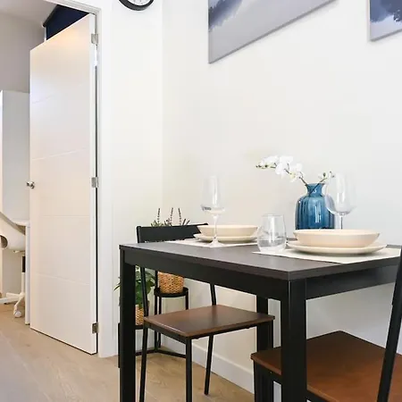 For Comodo De Un Gan5a Apartment *