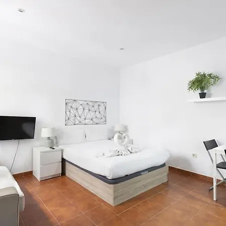 Centrally Located In - 382 Madrid