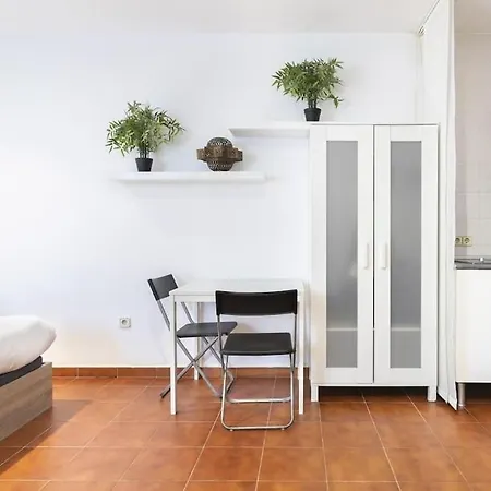 Centrally Located In - 382 * Madrid