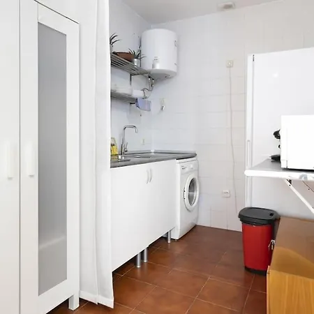 Apartment Centrally Located In - 382