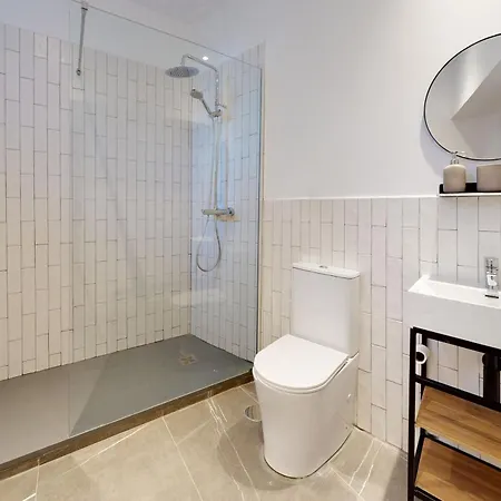 Ola Living Tetuan Guest house Madrid