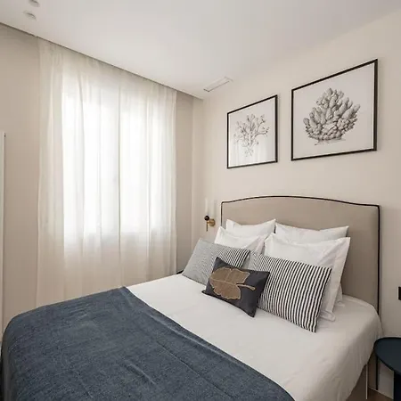 Centro Xviii Calle Montera 4br 4bh Apartment