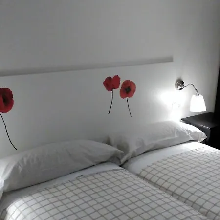 Ruhige Ferienwohnung Im Gruenguertel Der Stadt Apartment