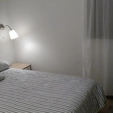 Ruhige Ferienwohnung Im Gruenguertel Der Stadt *