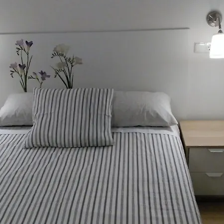 Apartment Ruhige Ferienwohnung Im Gruenguertel Der Stadt