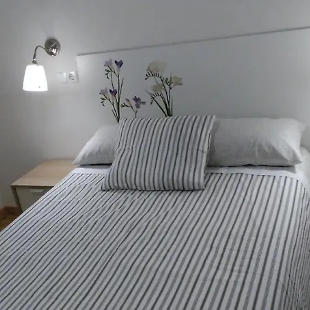 Ruhige Ferienwohnung Im Gruenguertel Der Stadt