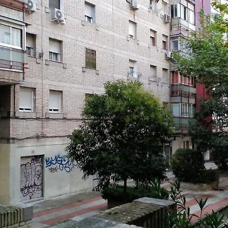 Apartment Ruhige Ferienwohnung Im Gruenguertel Der Stadt