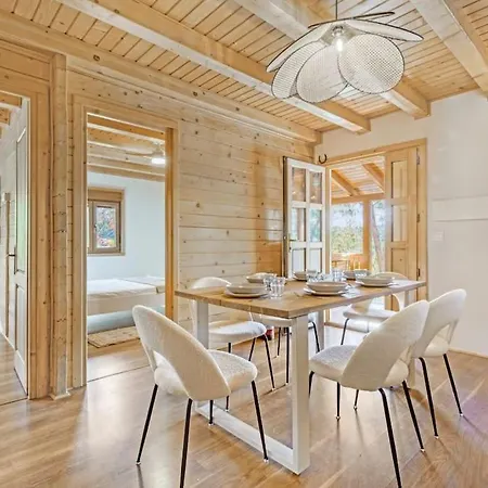 Villa Cozy Wood Cabin, Casino, Pool, 25 Min To Center