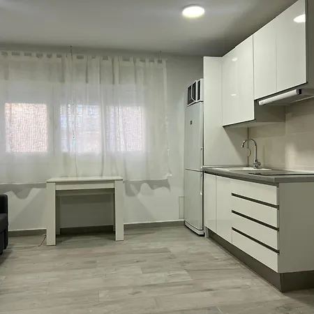 Apartment Cozy Up To 6 Persons 3 Min To Metro