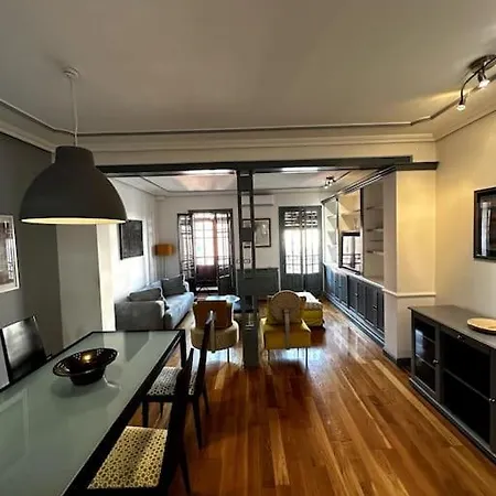 Apartamento Con Parking En Centro De Madrid-chamberi * Madrid