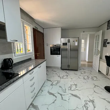 Moderna Casa De Lujo Con Jacuzzi En El Jardin * Madrid