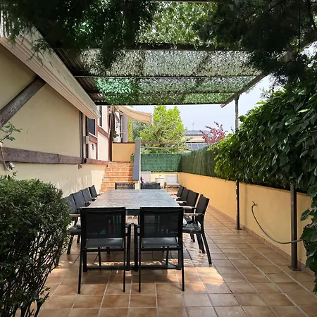 Holiday home Moderna Casa De Lujo Con Jacuzzi En El Jardin Madrid