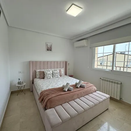 Holiday home Moderna Casa De Lujo Con Jacuzzi En El Jardin