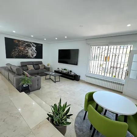 Holiday home Moderna Casa De Lujo Con Jacuzzi En El Jardin Madrid