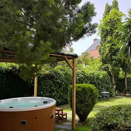 Moderna Casa De Lujo Con Jacuzzi En El Jardin *