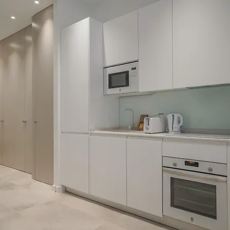 Cozy And Modern-1bedroom 1bathroom-chamberi Apartment