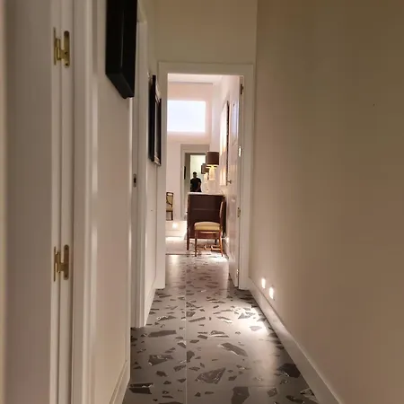Center With 2 Bedrooms *