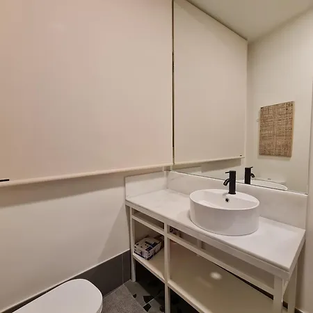 Apartment Center With 2 Bedrooms