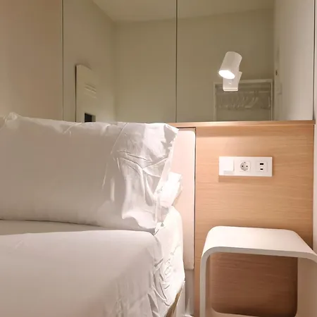 Center With 2 Bedrooms Apartment *