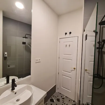 Center With 2 Bedrooms Madrid