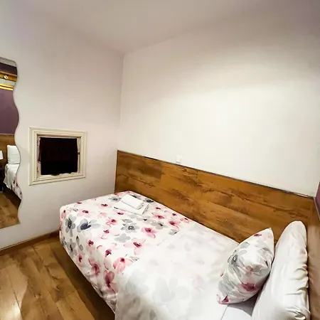 Abel Victoriano Guest house Madrid