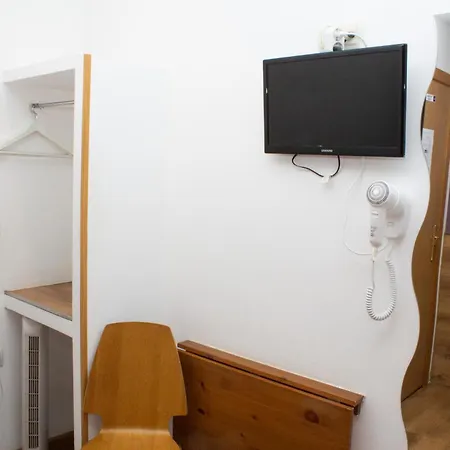 Abel Victoriano Guest house 2*