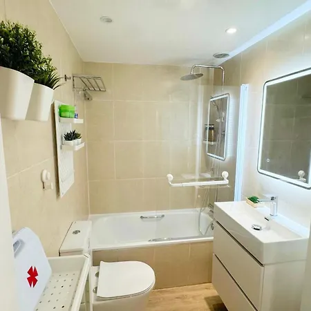 Piso Con Piscina Cerca Del Aeropuerto By Bebalmy Apartment