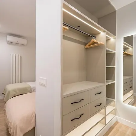 Malasana Viii Calle Jesus Del Valle 3br 3bh * Madrid