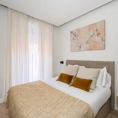 Apartment Malasana Viii Calle Jesus Del Valle 3br 3bh *