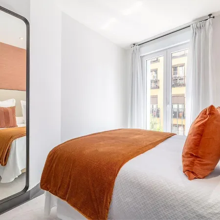 Modern In La Latina For 3 - Vibrant Location Latina Toledo Vii Apartment