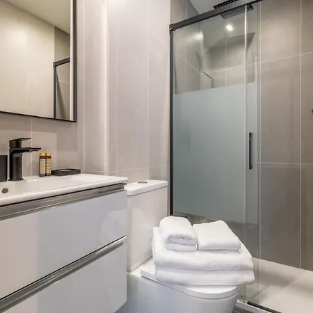 Modern In La Latina For 3 - Vibrant Location Latina Toledo Vii Apartment