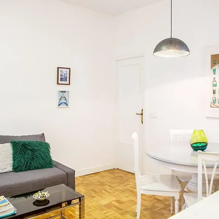 Lovely And Chic 1 Bedroom Next To Atocha Apartment