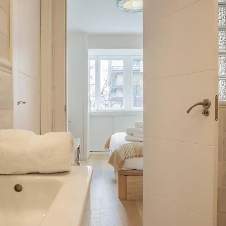 Modern 2 Bed Near Las Ventas
