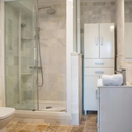 Modern 2 Bed Near Las Ventas Apartment *