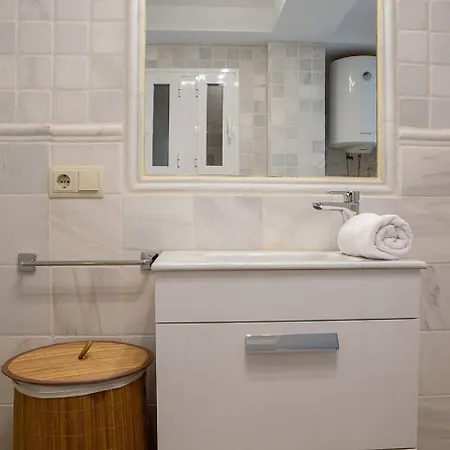 Modern 2 Bed Near Las Ventas Apartment Madrid
