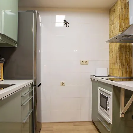 Modern 2 Bed Near Las Ventas Apartment
