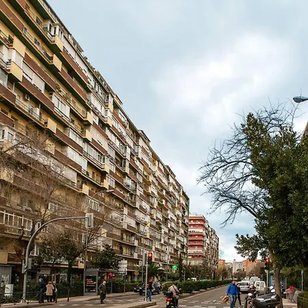 Modern 2 Bed Near Las Ventas Apartment