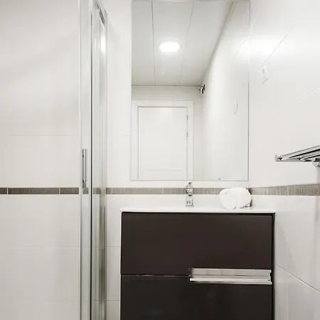 Modern 2 Bedroom Near Retiro Close To Metro Apartment