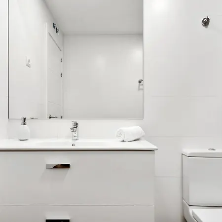 Modern 2 Bedroom Near Retiro Close To Metro Apartment *