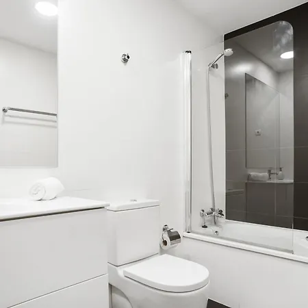 Modern 2 Bedroom Near Retiro Close To Metro Apartment Madrid