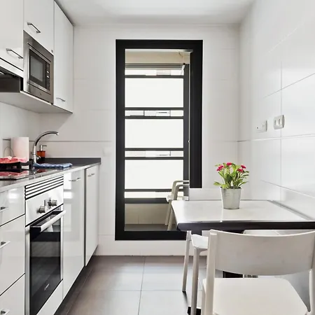 Modern 2 Bedroom Near Retiro Close To Metro Madrid