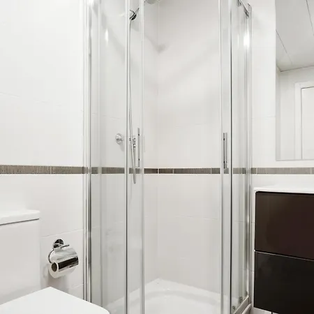 Modern 2 Bedroom Near Retiro Close To Metro * Madrid