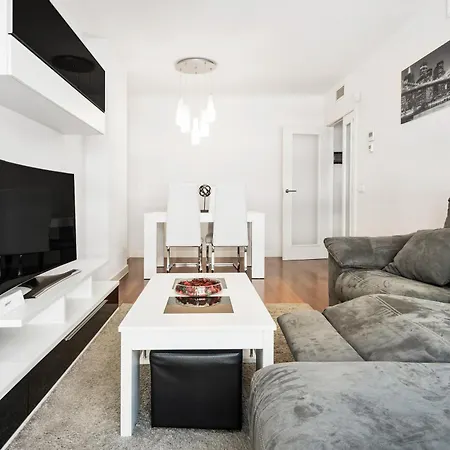 Apartment Modern 2 Bedroom Near Retiro Close To Metro