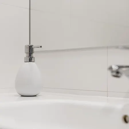 Apartment Modern 2 Bedroom Near Retiro Close To Metro Madrid