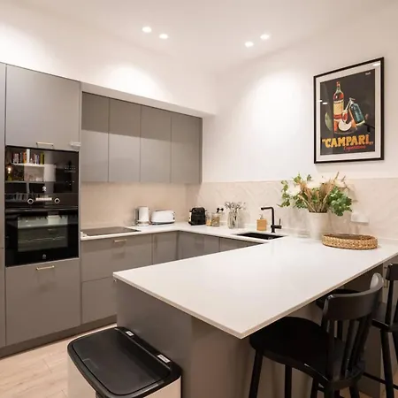 Stylish 2 Bedroom In The Heart Of Appartamento