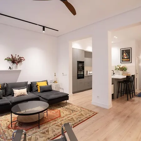 Apartment Stylish 2 Bedroom In The Heart Of