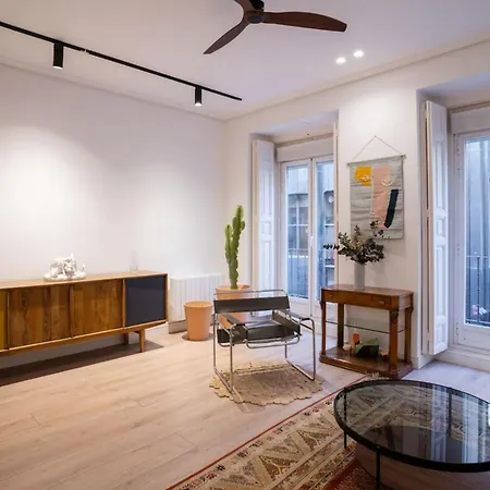 Stylish 2 Bedroom In The Heart Of Madrid
