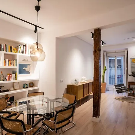 Stylish 2 Bedroom In The Heart Of Appartamento Madrid