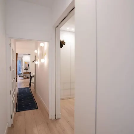 Stylish 2 Bedroom In The Heart Of *